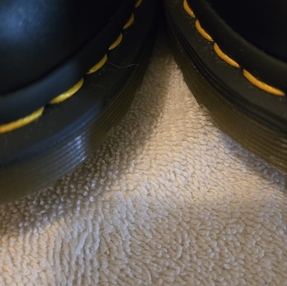 Dr. Martens Men's Black Leather Shoes - Picture 10 of 11